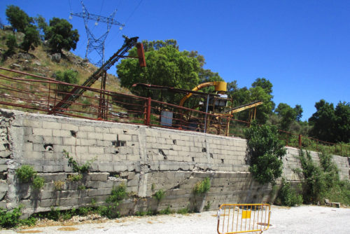 Stützmauer einsturzgefährdet, Pedrogao Grande, Sägewerk, Goladinha