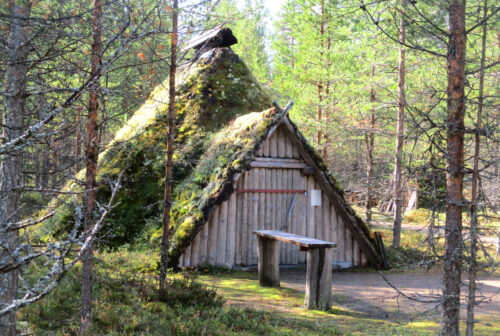 Finnland 13, Archaisches Dorf, Peurapolku, Goladinha, martinkannan peuranpyyntikylä