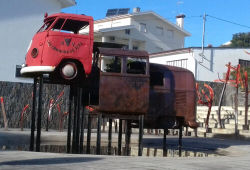VW Bus, geteilte Frontscheibe, Freiwillige Feuerwehr Casatanheira de Pera, Denkmal, Goladinha
