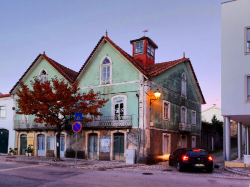 Avelar, reges Städtchen, Barbier, alte Häuser, Sonnenuntergang, Goladinha, Portugal