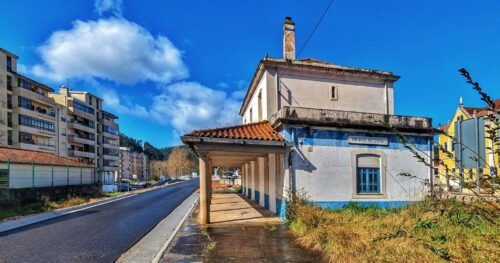 Miranda do Corve, stillgelegtes Bahnhofsgebäude, Goladinha, Portugal