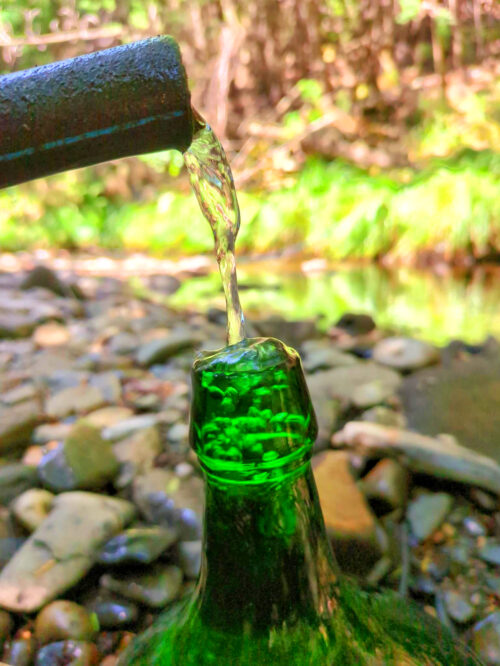 Quelle läuft, gute Schüttung für August, Goladinha, Portugal