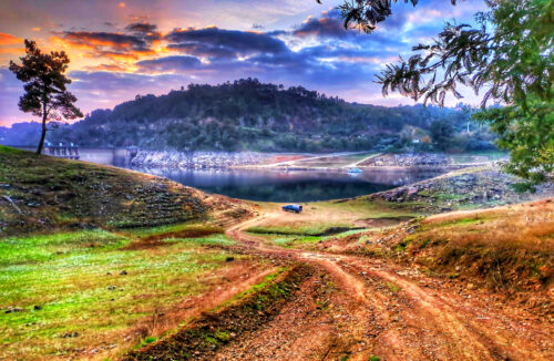 Parkplatz im Stausee, 25 Meter unter Seehöhe, Abendstimmung, Goladinha, Portugal