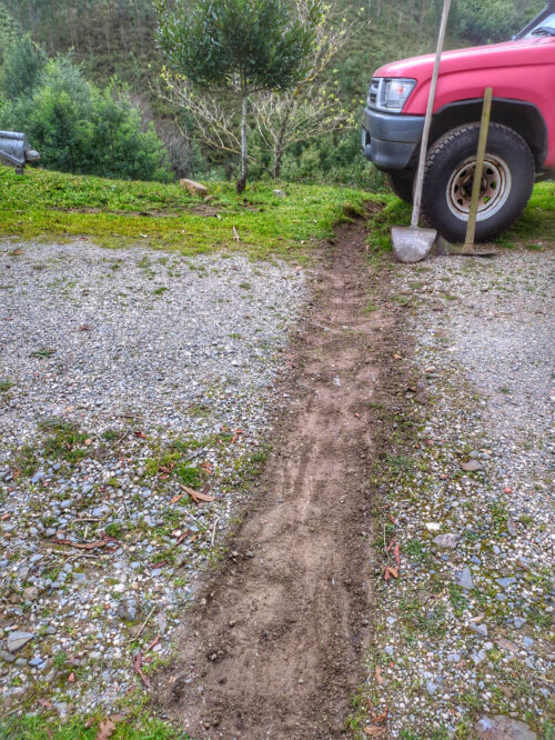 Entwässerung, Gräben ziehen, putzen, Regen steht bevor, Goladinha, Portugal