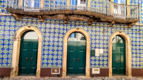 Cernache do Bomjardim, historische Gasse, Azulejos, Goladinha, Portugal