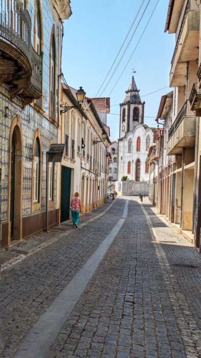 Cernache do Bomjardim, historische Gasse, Azulejos, Goladinha, Portugal
