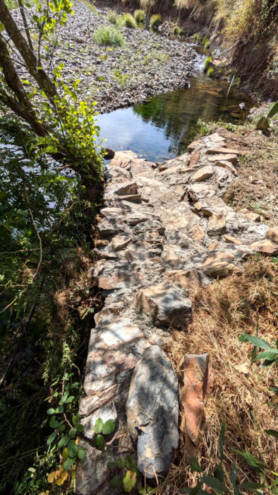 Flussmauer, Sanierung, die letzten Meter bis zur Brücke, Goladinha, Portugal