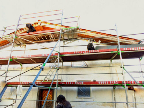 DE, Deutschland, Knaubenhof, Fassade streichen, Gerüst, Aufbau, Goladinha Portugal