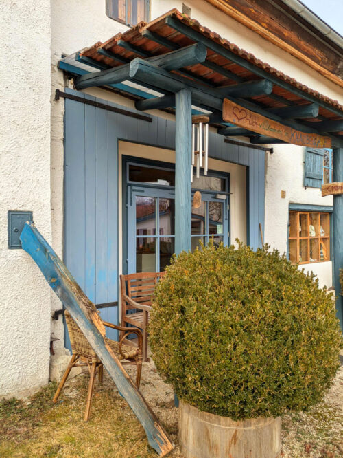 de, Deutschland, Knaubenhof, Seminarhaus, Vordach,Eingang, Ortgangbretter, Goladinha, Portugal