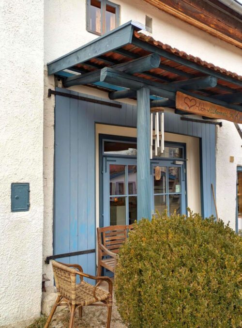 de, Deutschland, Knaubenhof, Seminarhaus, Vordach,Eingang, Ortgangbretter, Goladinha, Portugal