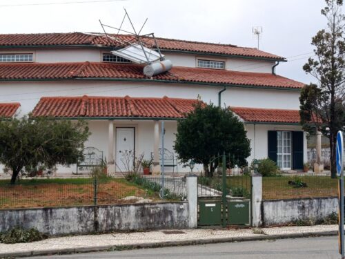 Sturm, Goladinha, Regen, Windböen, Portugal, Korkeichen, Hausdächer, Dachziegel, Figueiro dos Vinhos