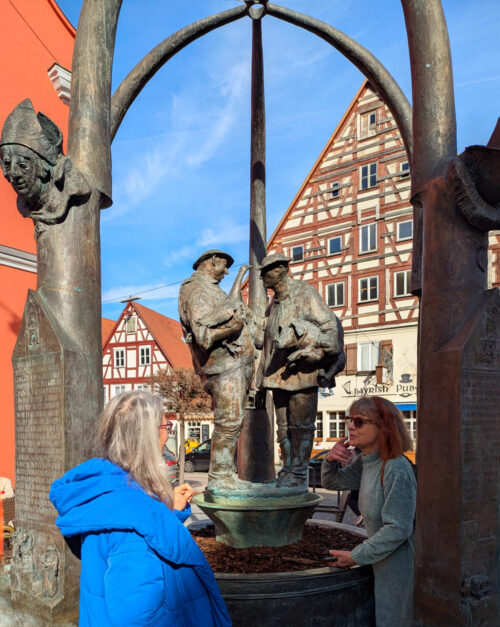 de, Deutschland, Nördlingen, Altstadt, Störche, historischer Viehmarkt, der Name des Kirchturms der St.-Georgs-Kirche, Goladinha, Portugal